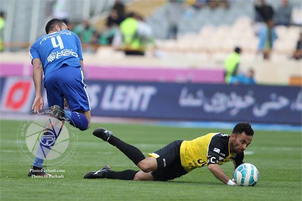 ورزشی ، فوتبال ، لیگ برتر فوتبال ایران ، دوره پانزدهم ، 14 اسفند  1394 ، راه آهن 0 استقلال 1 ،  بهادر عبدی   ، عکاس : حسن فرهادی بختاجردی