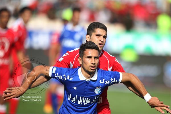 ورزشی ، فوتبال ، عکاس : حسن فرهادی بختاجردی ، لیگ برتر فوتبال ایران - دوره 14 - هفته 30 -  25 اردیبهشت 1394 - پرسپولیس 1  استقلال 0  ( دربی 80 ) - سجاد شهباز زاده ، بایک حاتمی