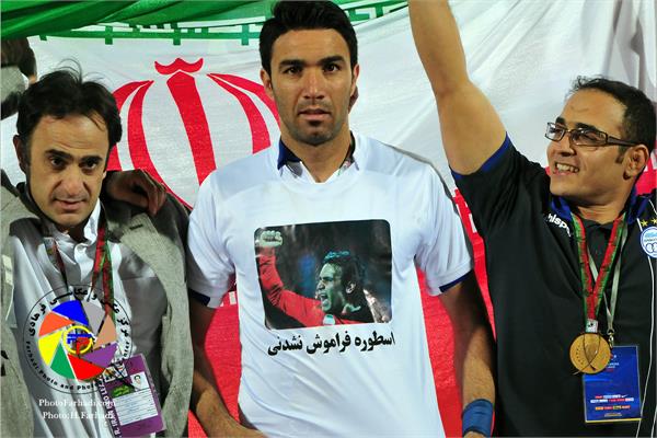 عکاس : حسن فرهادی بختاجردی  -  ورزشی - فوتبال -  جشن قهرمانی استقلال در دوازدهمین دوره لیگ برتر ایران - 20 اردیبهشت 1392 -  جواد نکونام  ، امین نوروزی ، امیر مهریزی