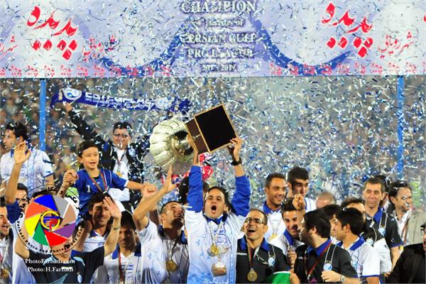 عکاس : حسن فرهادی بختاجردی  -  ورزشی - فوتبال -  جشن قهرمانی استقلال در دوازدهمین دوره لیگ برتر ایران - 20 اردیبهشت 1392 - آرش برهانی