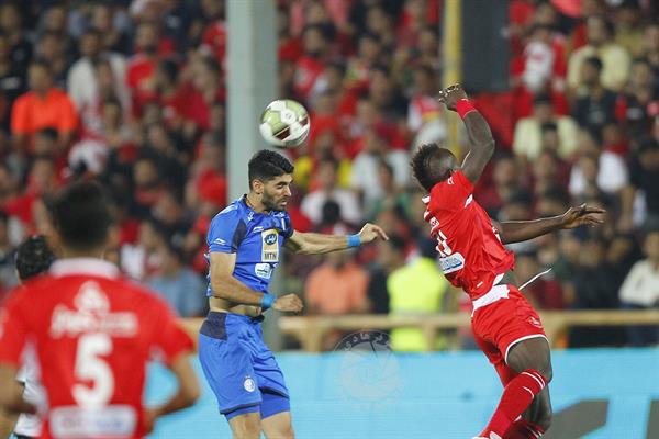 ورزشی ، فوتبال ، لیگ برتر ایران ، 5  مهر 1397 ، دربی 88  ، استقلال 0 پرسپولیس 0 ،   علی کریمی و منشا