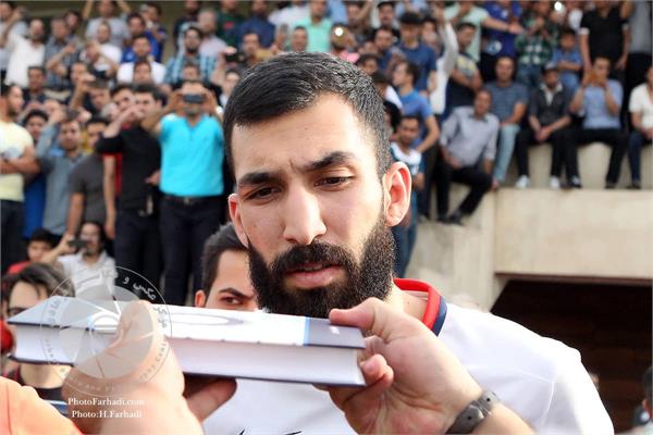 ورزشی ، فوتبال ، تمرین تیم فوتبال استقلال تهران ، 27 خرداد 1395 ،  روزبه چشمی  ، عکاس : حسن فرهادی بختاجردی