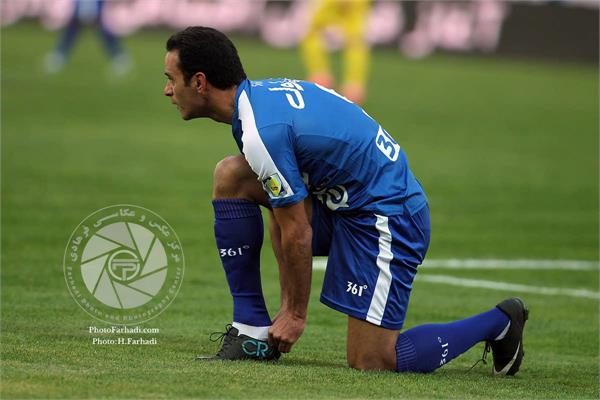 ورزشی ، فوتبال ،   لیگ برتر فوتبال ایران ، دوره پانزدهم ، 25 بهمن  1394 ، نفت تهران 1 استقلال تهران 1 ،  آرش برهانی  ، عکاس : حسن فرهادی بختاجردی