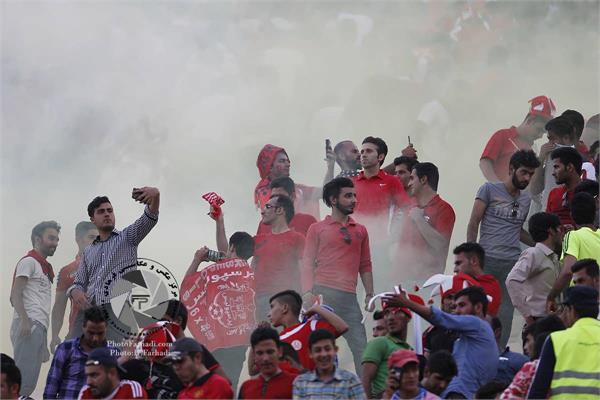 ورزشی ، فوتبال ، لیگ برتر ایران ، دوره شانزدهم ، هفته ششم ، 26 شهریور 1395 ، پرسپولیس 0 استقلال 0 ، دربی 83 ،   سلفی در نارنجک