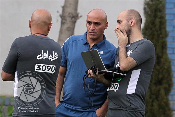 ورزشی ، فوتبال ، تمرین تیم فوتبال استقلال تهران ، 27 خرداد 1395 ،  علیرضا منصوریان ، عکاس : حسن فرهادی بختاجردی