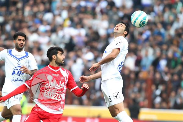 ورزشی ، فوتبال ، لیگ برتر فوتبال ایران ، دوره پانزدهم ، 21 فروردین 1395 ، ملوان 1 پرسپولیس 2 ،   طارمی و پورقاز ،  ، عکاس : حسن فرهادی بختاجردی