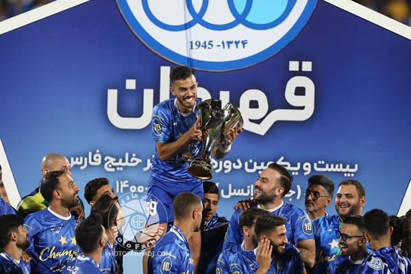 ورزشی - فوتبال - لیگ برتر ایران ُ فصل 1401-1400 - 10خرداد 1401 - استقلال 0 نفت مسجد سلیمان 0 - جشن قهرمانی استقلال بدون باخت  - عکاس : حسن فرهادی بختاجردی -    ابوالفضل جلالی