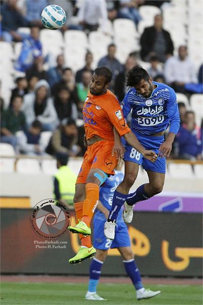 ورزشی ، فوتبال ، لیگ برتر فوتبال ایران ، دوره شانزدهم ، هفته نهم ، استقلال 2 سایپا 0 ، 30 مهر 1395 ،   فرشید اسماعیلی و مهدی بدرلو