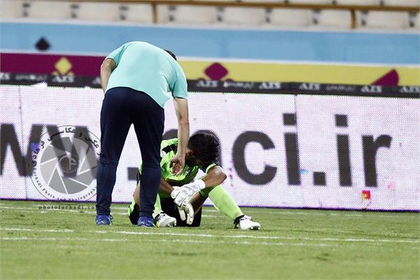 ورزشی ، فوتبال ، لیگ برتر ایران ، دوره هفدهم ، 29 شهریور 1396 ، استقلال 1 ذوب آهن 1 ،    ناراحتی سید حسین حسینی
