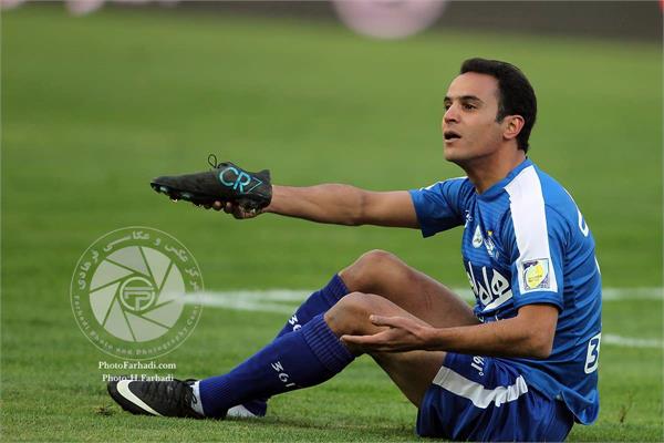 ورزشی ، فوتبال ،   لیگ برتر فوتبال ایران ، دوره پانزدهم ، 25 بهمن  1394 ، نفت تهران 1 استقلال تهران 1 ،  آرش برهانی  ، عکاس : حسن فرهادی بختاجردی