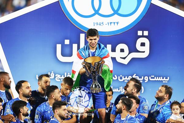 ورزشی - فوتبال - لیگ برتر ایران ُ فصل 1401-1400 - 10خرداد 1401 - استقلال 0 نفت مسجد سلیمان 0 - جشن قهرمانی استقلال بدون باخت  - عکاس : حسن فرهادی بختاجردی -     آمانوف
