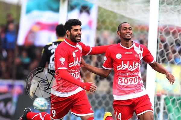ورزشی ، فوتبال ، لیگ برتر فوتبال ایران ، دوره پانزدهم ، 21 فروردین 1395 ، ملوان 1 پرسپولیس 2 ،   بنگستون و طارمی ،  ، عکاس : حسن فرهادی بختاجردی