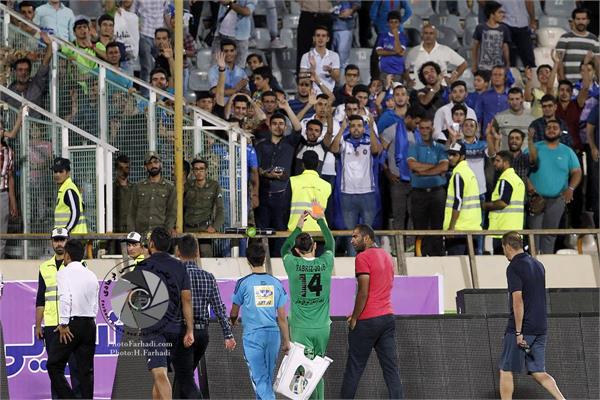 ورزشی ، فوتبال ، لیگ برتر ایران ، دوره شانزدهم ، هفته پنجم ، 21 شهریور 1395 ، استقلال 1 ماشین سازی 1 ،   تشویق تیموریان  ، عکاس : حسن فرهادی بختاجردی