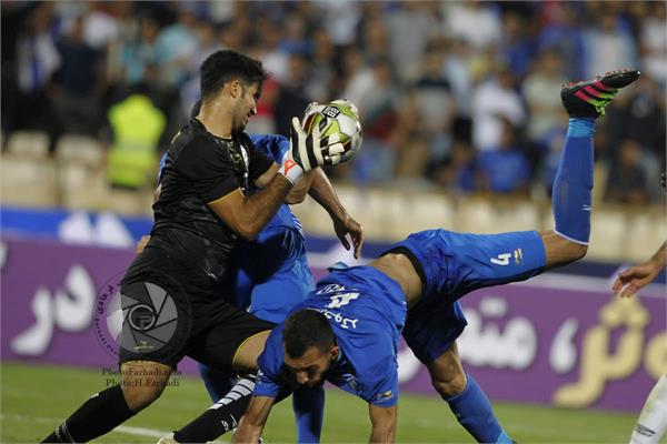 ورزشی ، فوتبال ، لیگ برتر ایران ، دوره هفدهم ، 13 مرداد 1396 ، استقلال تهران 0 استقلال خوزستان 0 ،   روزبه چشمی